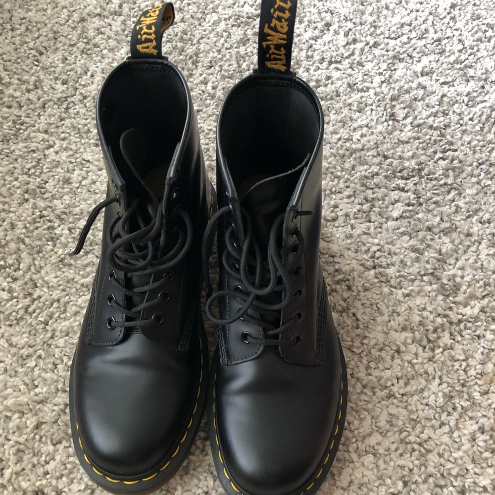 Dr. Marten 8-eye boots